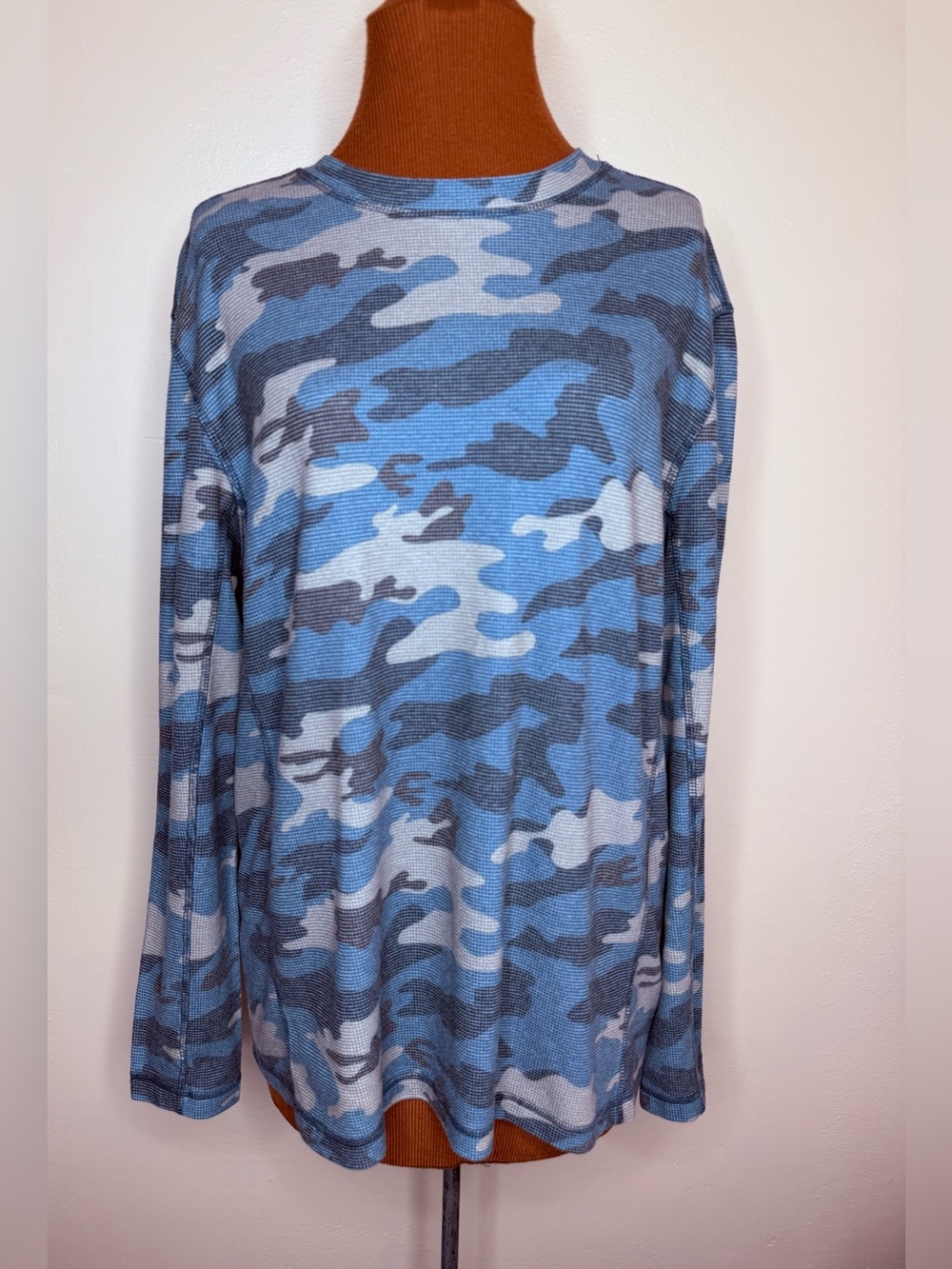 Magellan Outdoors Blue and Gray Camo Long Sleeve Top Size Large